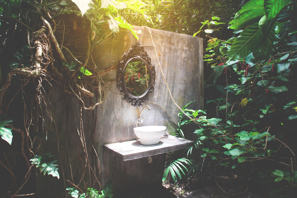 The Outdoor Mirror Guide: How to Spruce Up an Outdoor Space